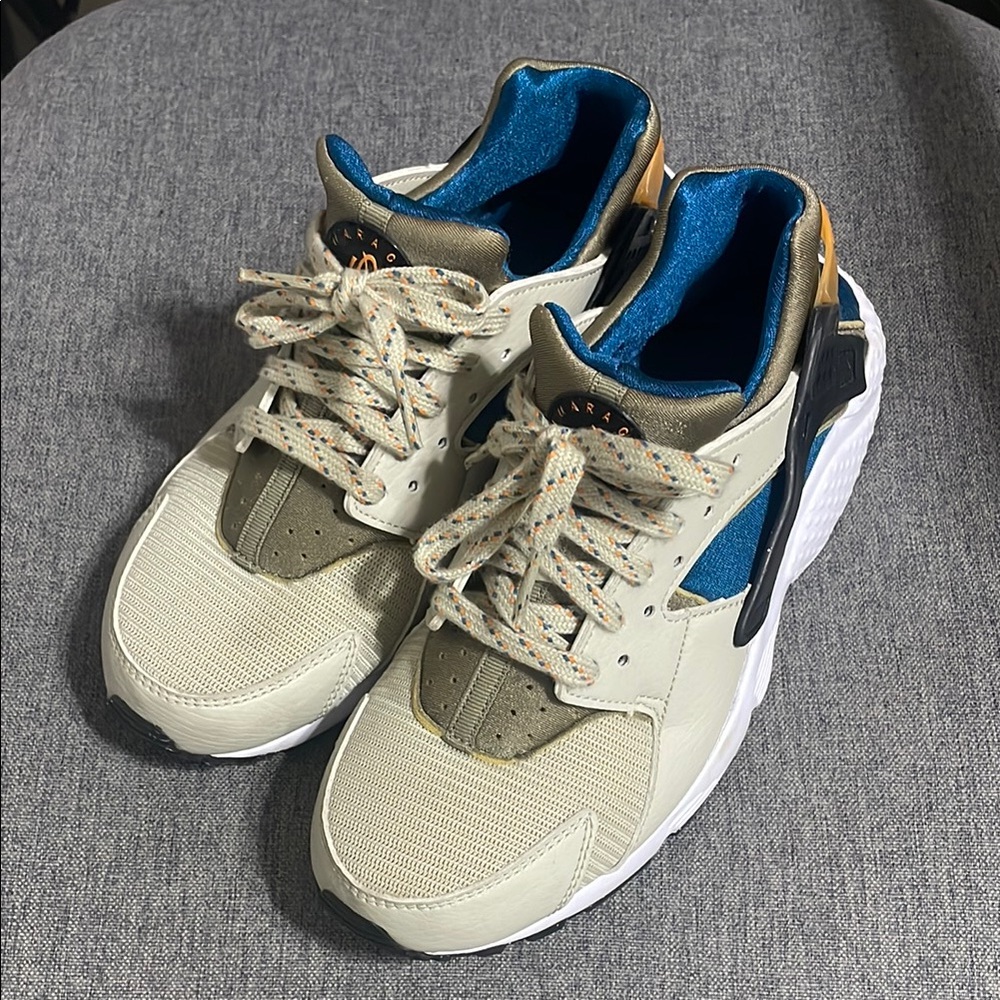 Hurache by Nike Cream and Blue Sneakers